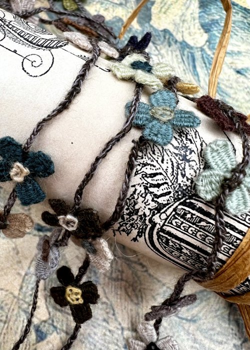 Sophie Digard | Crocheted Daisy Chain Necklace | Linen 